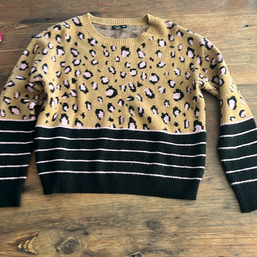 Women’s Blush And Bloom Sweater Size Medium